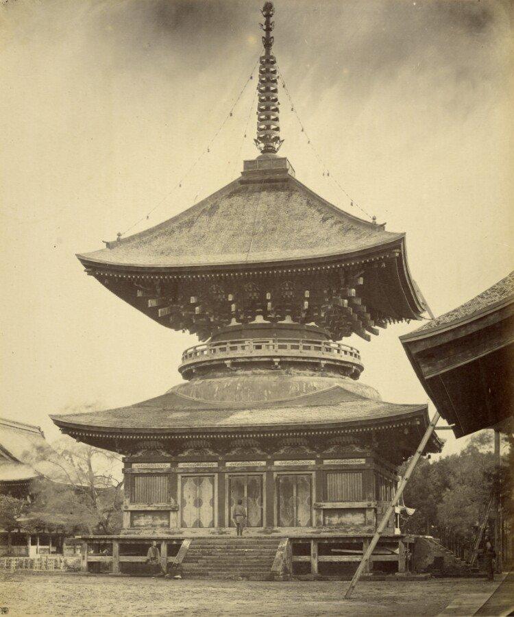 幕末の鶴岡八幡宮寺の大塔(多宝塔)を写した白黒写真|鎌・くらんぽ(クランポック制作)
